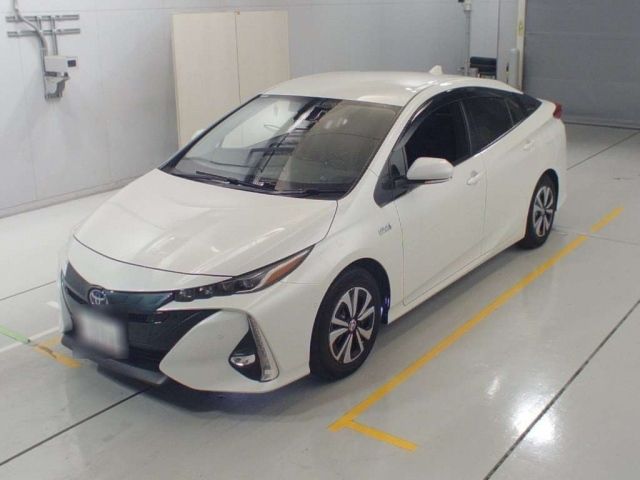 30215 Toyota Prius phv ZVW52 2017 г. (CAA Chubu)